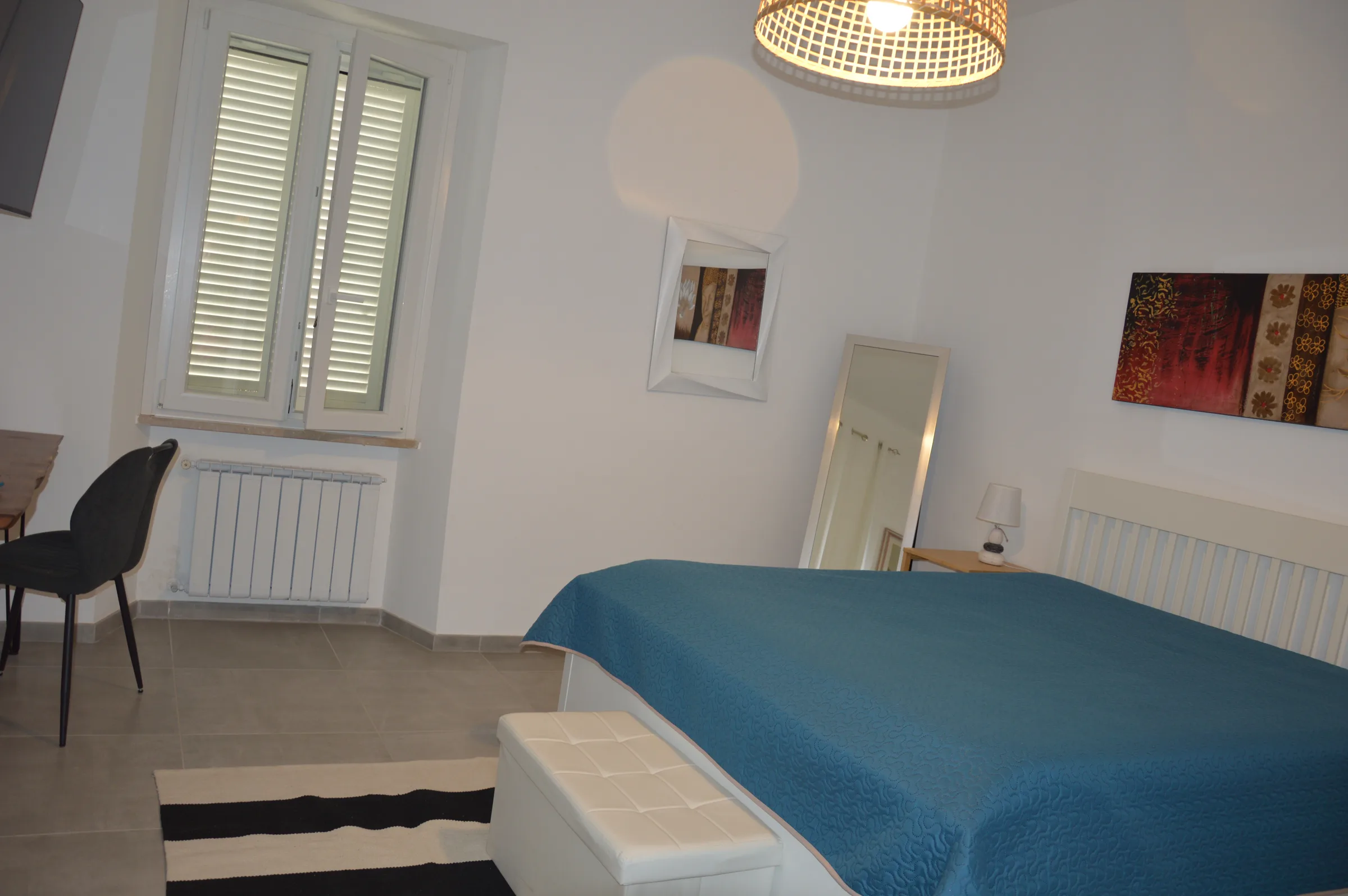 La Master Suite: Comfort Contemporaneo e Dettagli Naturali — Camera Da Letto 1 — foto 6