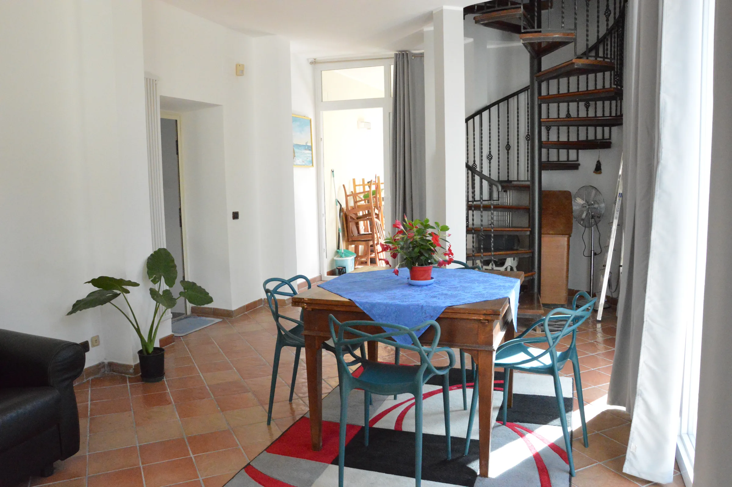 La Zona Living: Luminosità, Spazio e Dettagli d'Atmosfera — foto 6