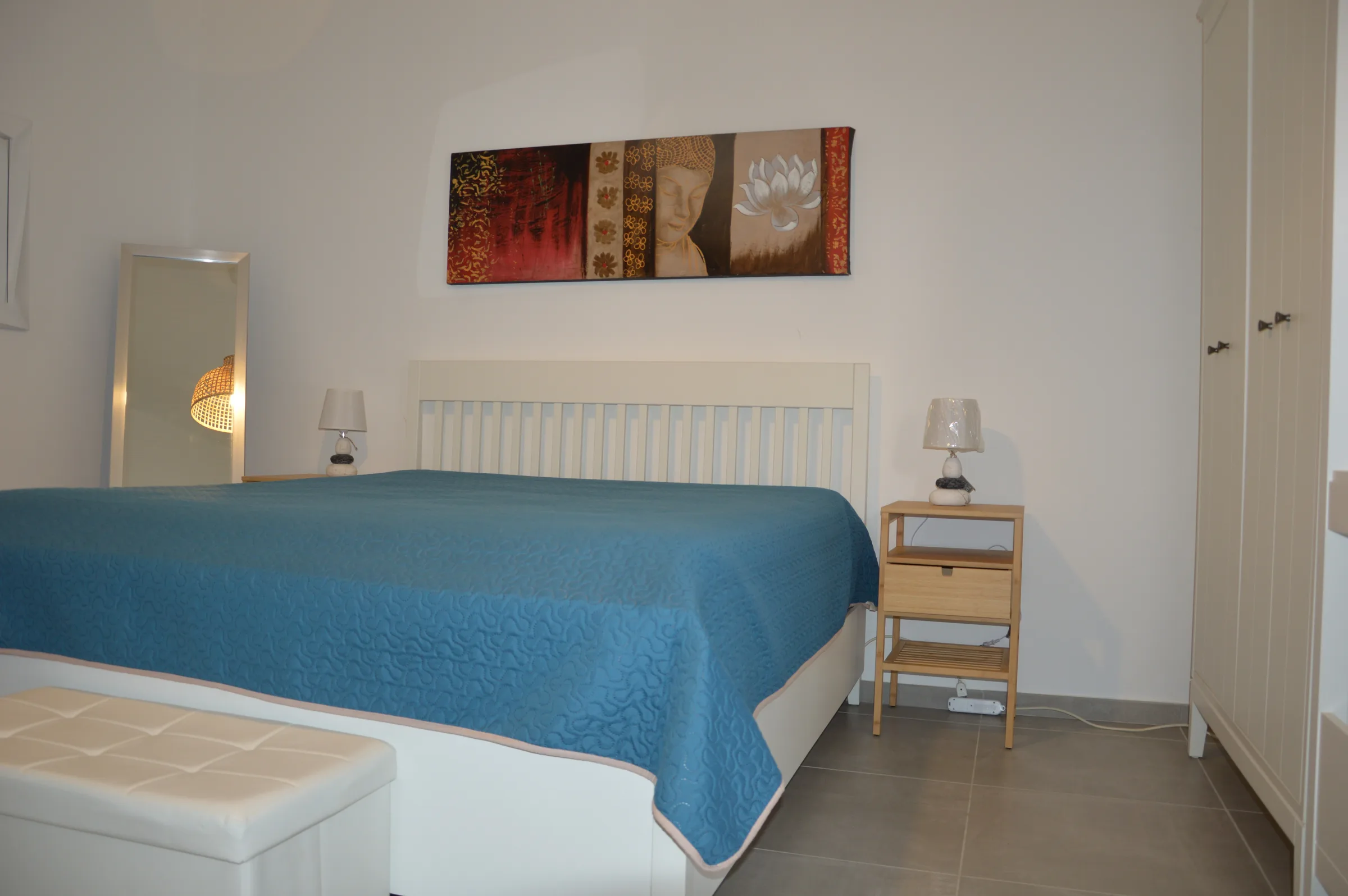 La Master Suite: Comfort Contemporaneo e Dettagli Naturali — Camera Da Letto 1 — foto 5