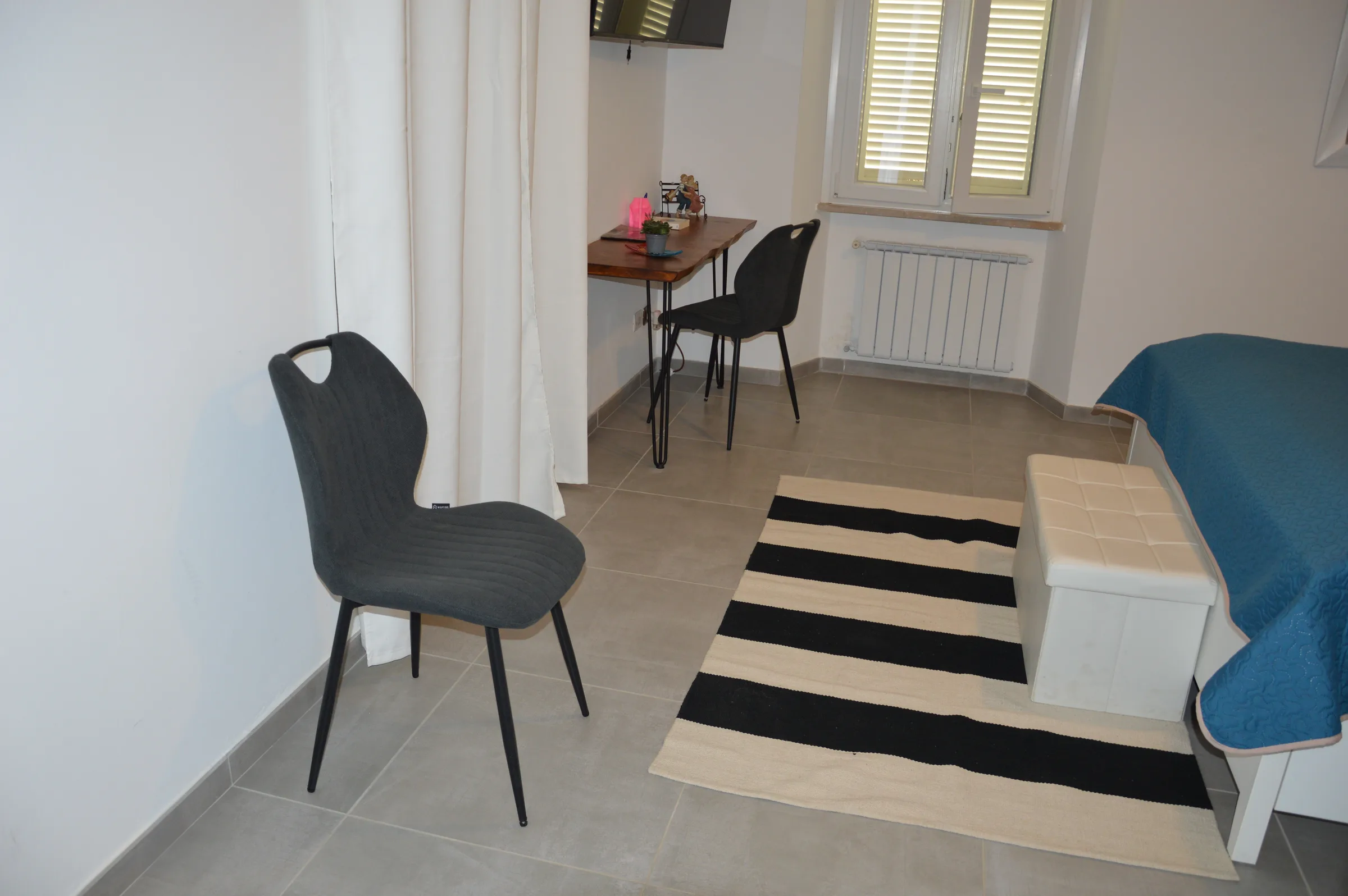 La Master Suite: Comfort Contemporaneo e Dettagli Naturali — Camera Da Letto 1 — foto 13