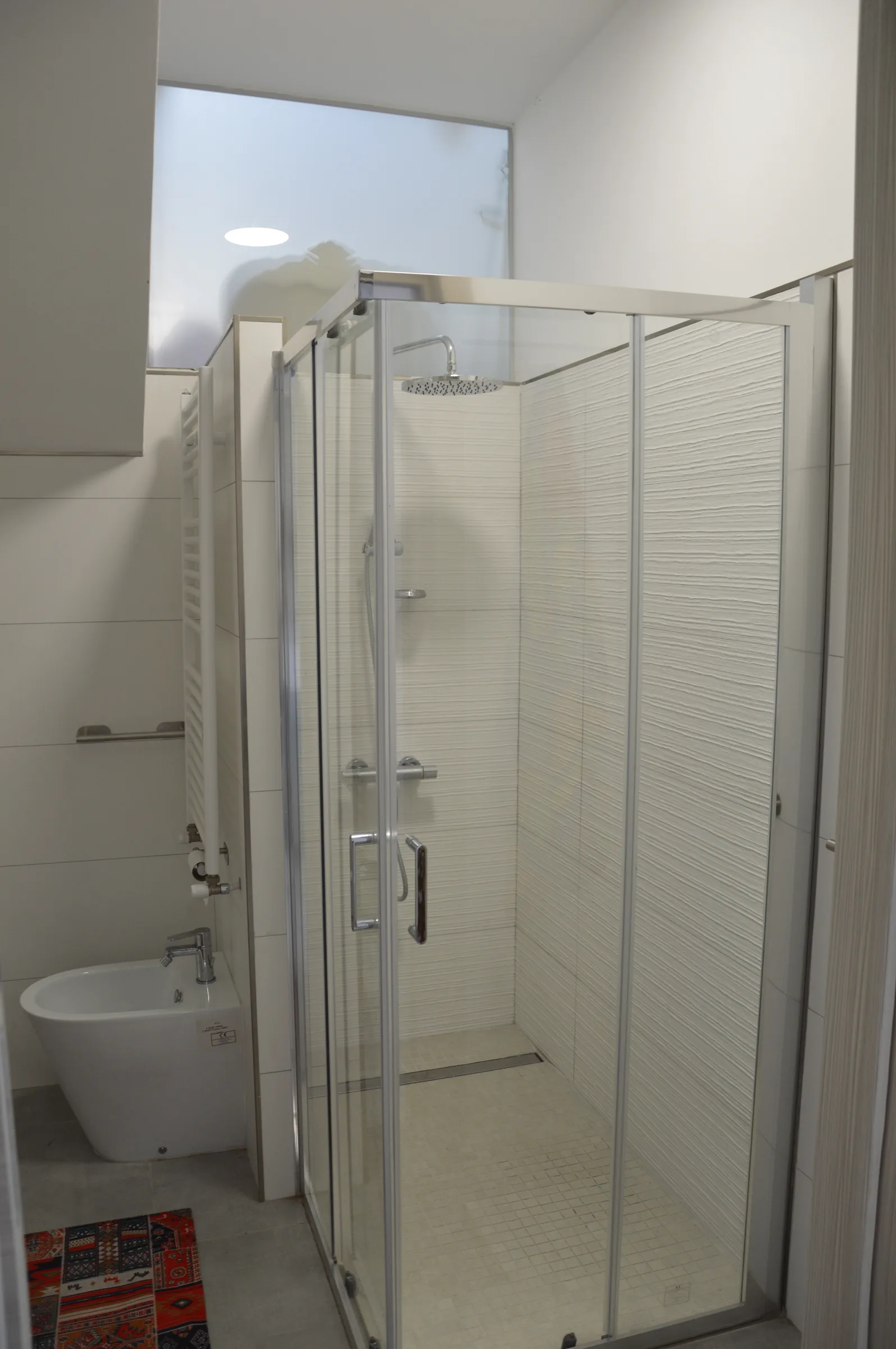 Il Bagno: Comfort Moderno e Dettagli di Pregio