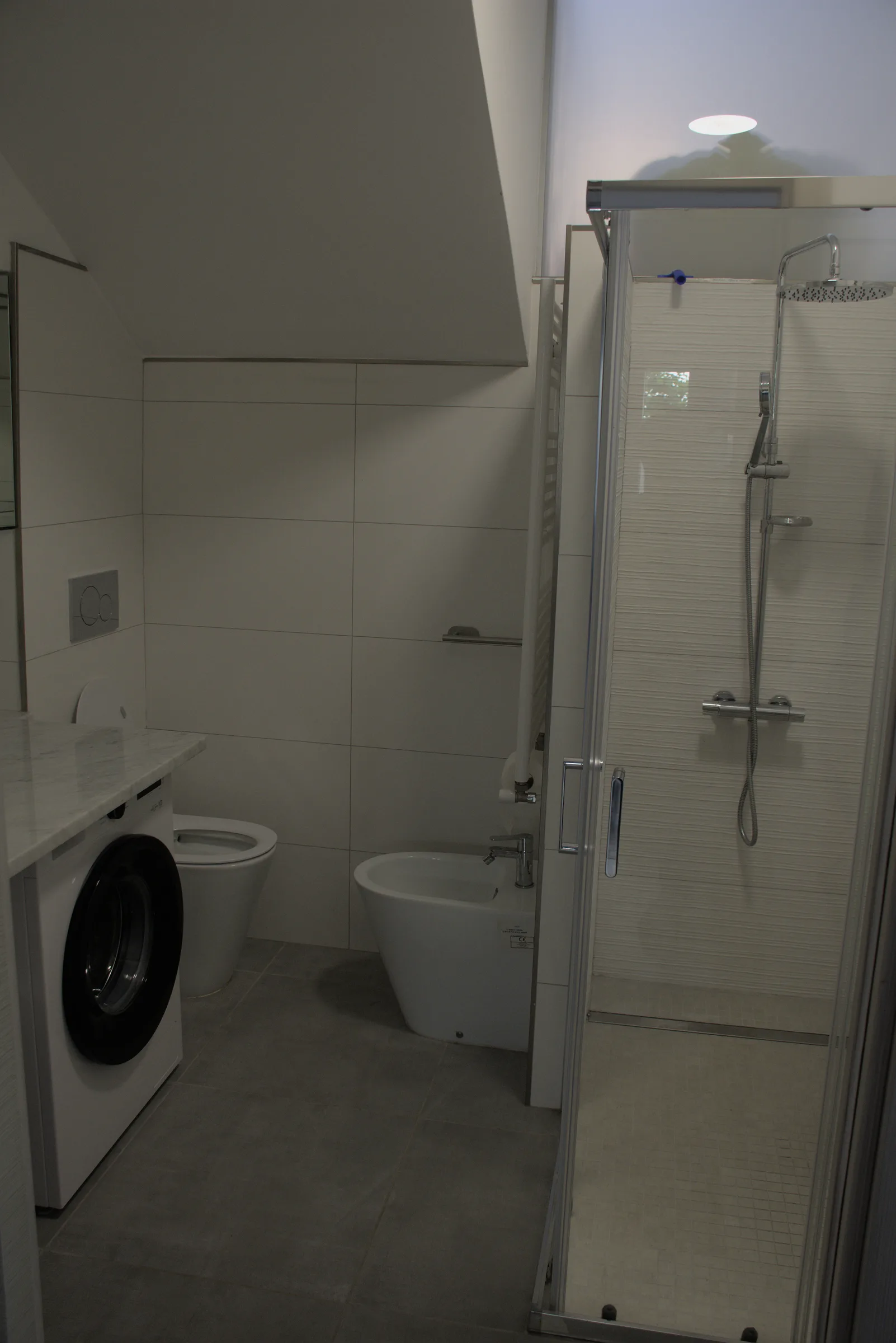Il Bagno: Comfort Moderno e Dettagli di Pregio — foto 3