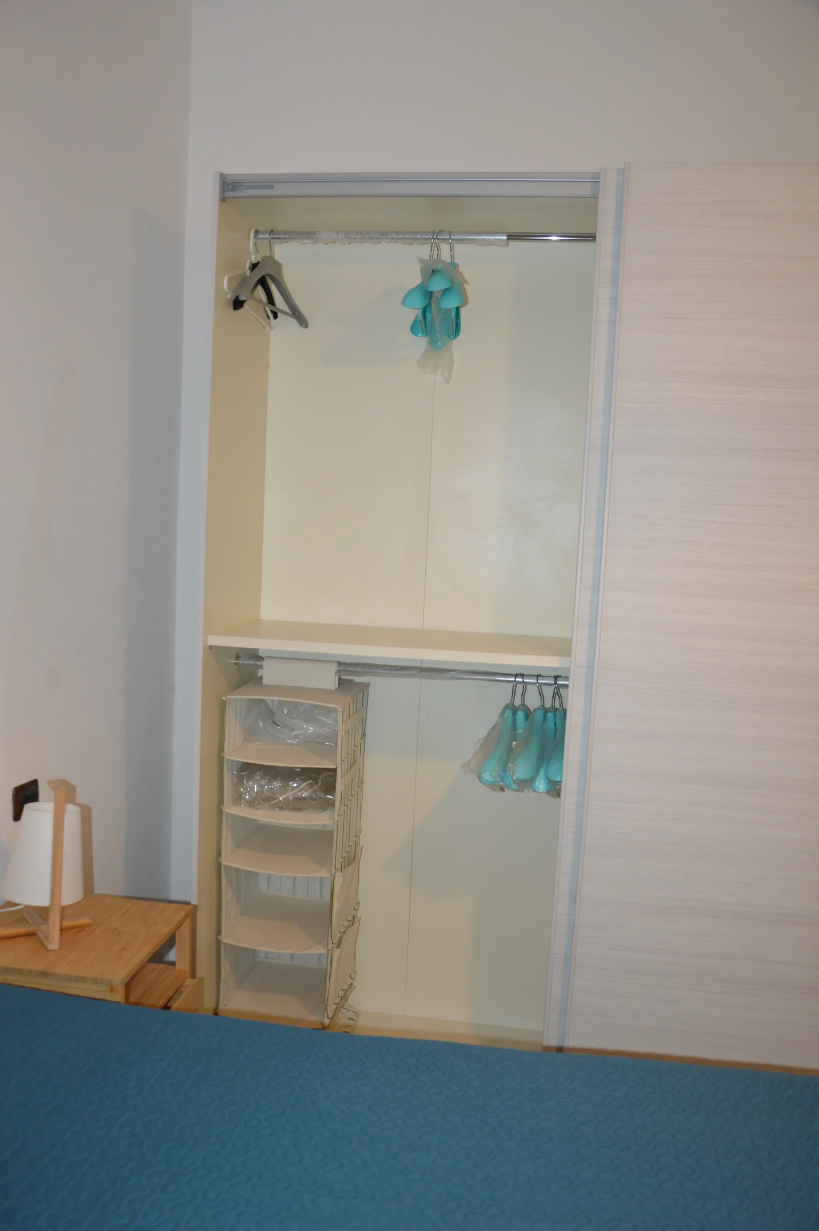 La Master Suite: Comfort Contemporaneo e Dettagli Naturali — Camera Da Letto 1 — foto 16
